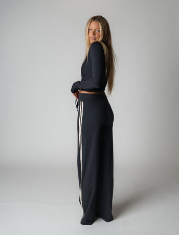 SPORT PANT IN BLACK + IVORY STRIPE - Après June