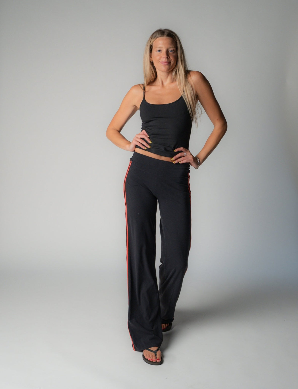SPORT PANT IN BLACK + RASPBERRY STRIPE - Après June