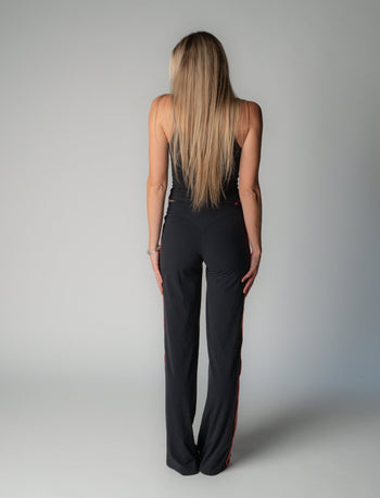 SPORT PANT IN BLACK + RASPBERRY STRIPE - Après June